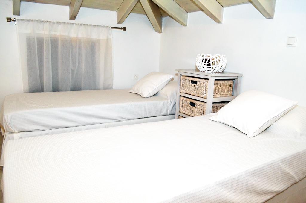 Villa Aristoteles Chalki Town Habitación foto